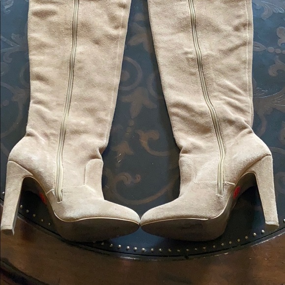 ZARA BASICS - Thigh high, high heel, suede boots - Picture 4 of 4